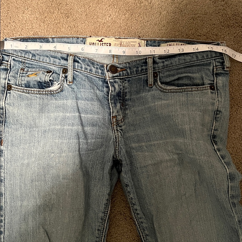 Hollister Women's Distressed Blue Jeans - Picture 4 of 7